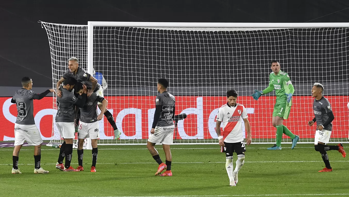 POR EL PASE A SEMIFINALES. El chileno Roberto Tobar dirigirá la revancha de River ante Mineiro.