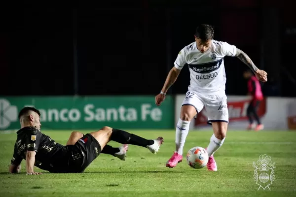 Colón le ganó a Gimnasia y se subió a lo más alto de la tabla de posiciones