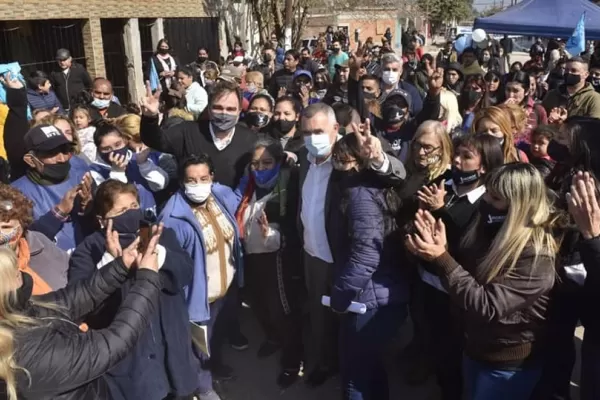 El vicegobernador Jaldo recorrió el barrio Juan Luis Nougués