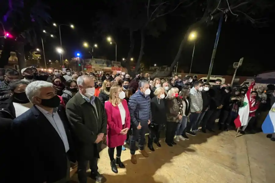 CON VECINOS Y PRECANDIDATOS. Alfaro, en un acto con un importante número de asistentes. Foto: Prensa Municipalidad de SMT