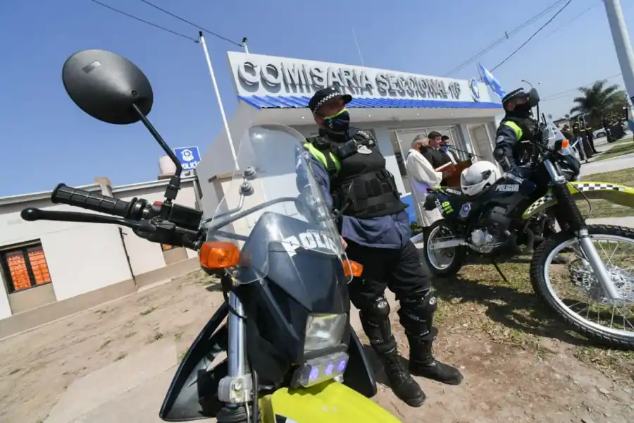 Manzur inauguró una nueva comisaría en el barrio Manantial Sur