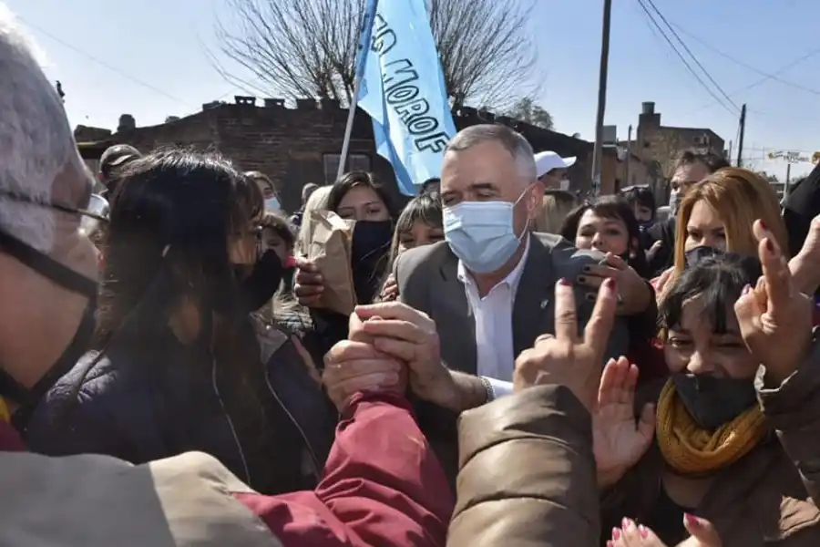 El vicegobernador Jaldo recorrió el barrio Juan Luis Nougués
