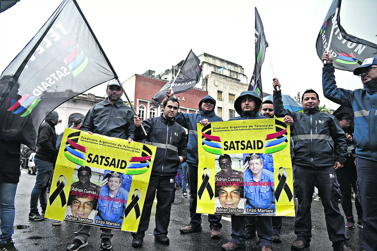 MANIFESTACIÓN. Compañeros de Enzo Mariani en una de las marchas. 