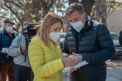 Precandidatos de Juntos para Construir, en el microcentro tucumano: “la gente quiere un cambio”
