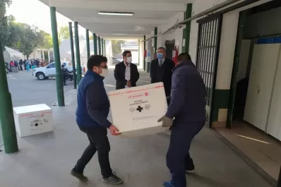 Covid-19: arribaron 13.900 dosis de AstraZeneca a Tucumán