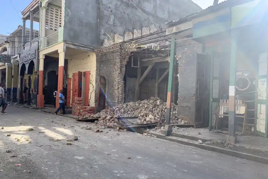 TERREMOTO EN HAITÍ. Twitter @JCOMHaiti