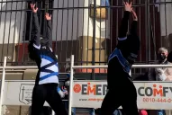 Docentes, padres y alumnos hicieron una intervención en la puerta del León XIII