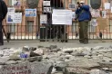 La marcha de las piedras: familiares de fallecidos por coronavirus reclamaron en Plaza de Mayo