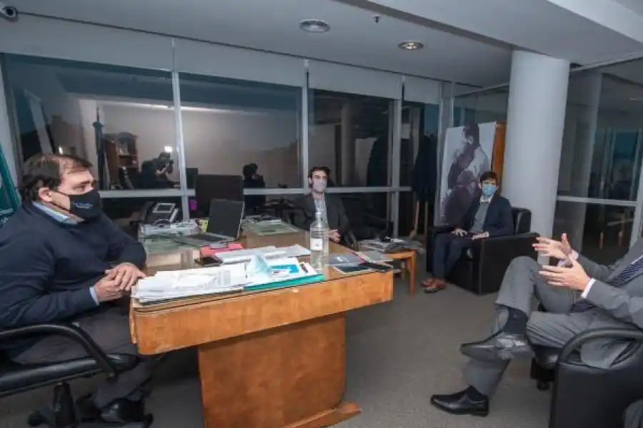 EN CABA. Giobellina visitó a Lautaro Erratchu, titular de la Administración de Parques Nacionales (Foto de Comunicación Pública)