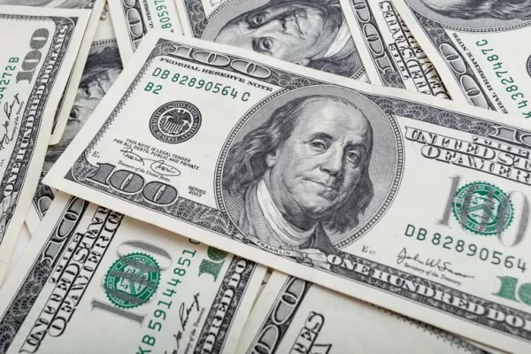 Mercado vigilante y resultados: semana clave para el dólar