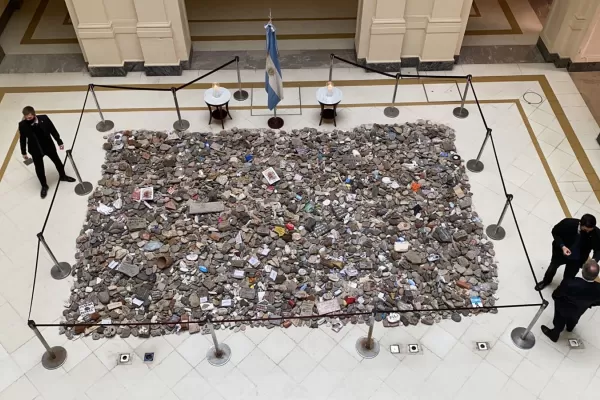 Marcha de las Piedras: construirán un espacio de memoria por las víctimas del coronavirus