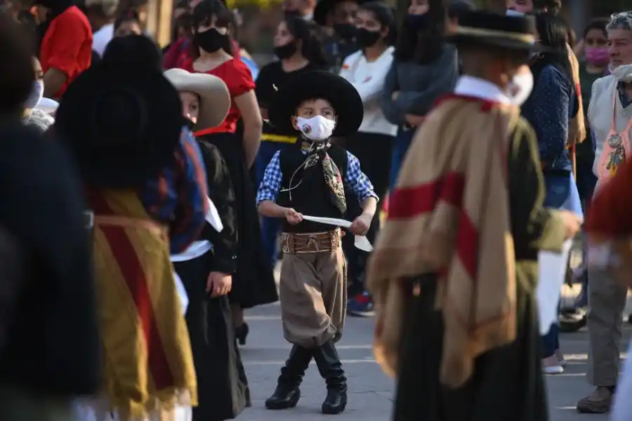 DE TODAS LAS EDADES. Los más pequeños y sus pasos se robaron todas las miradas de los presentes durante la jornada.  