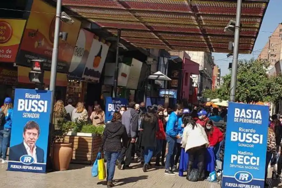 ACTIVIDAD EN LA PEATONAL. Bussi encabezó el evento este fin de semana. Foto: Prensa FR
