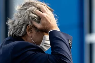 Denuncian al Presidente por otorgar un subsidio a la fundación de su peluquero