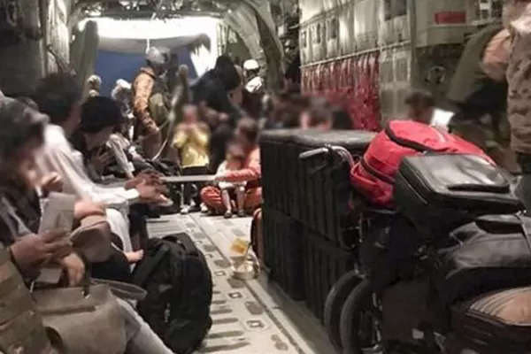 Tres muertos en protestas en Afganistán ponen a prueba las promesas de paz de los talibanes