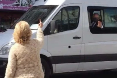 Tras el video viral, habló la mujer que insultó a Alberto Fernández y a su comitiva