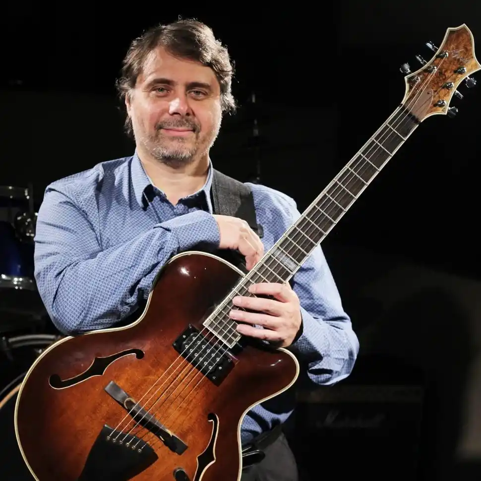 GUITARRISTA. González Goytía acredita larga trayectoria en el jazz.  