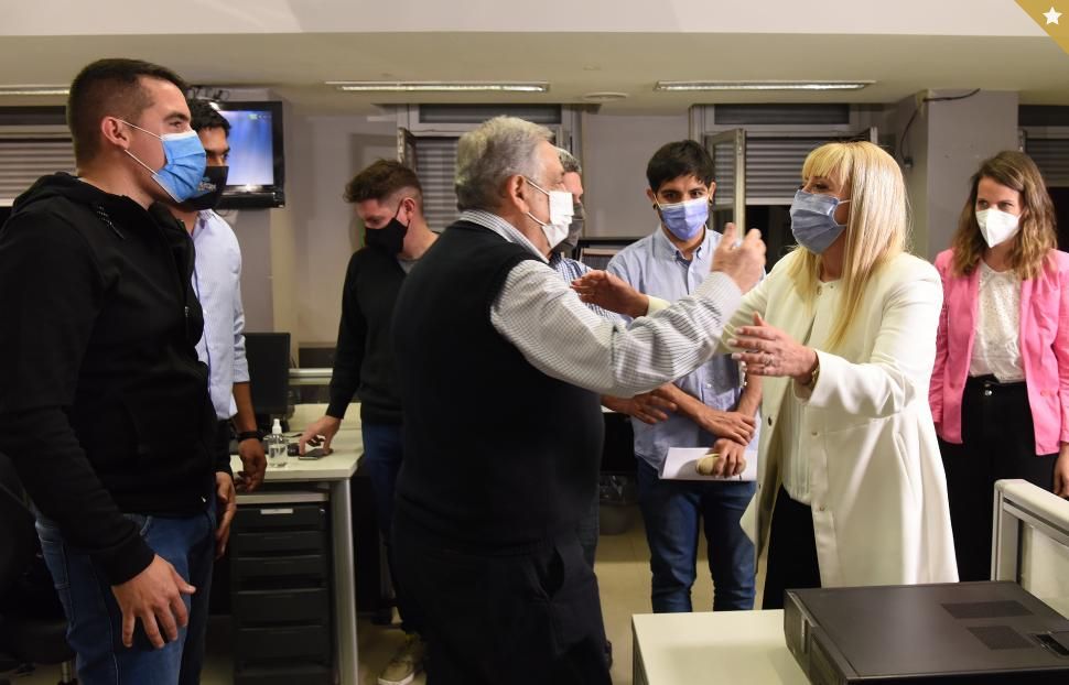 Debate del Frente de Todos: los trapitos se lavan en la tribuna, pero no en el atril - Vimarsana News
