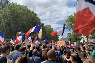 Francia: sexta semana consecutiva de protestas contra el pasaporte sanitario