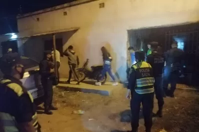 Descubren a 15 policías participando de una fiesta clandestina en Salta