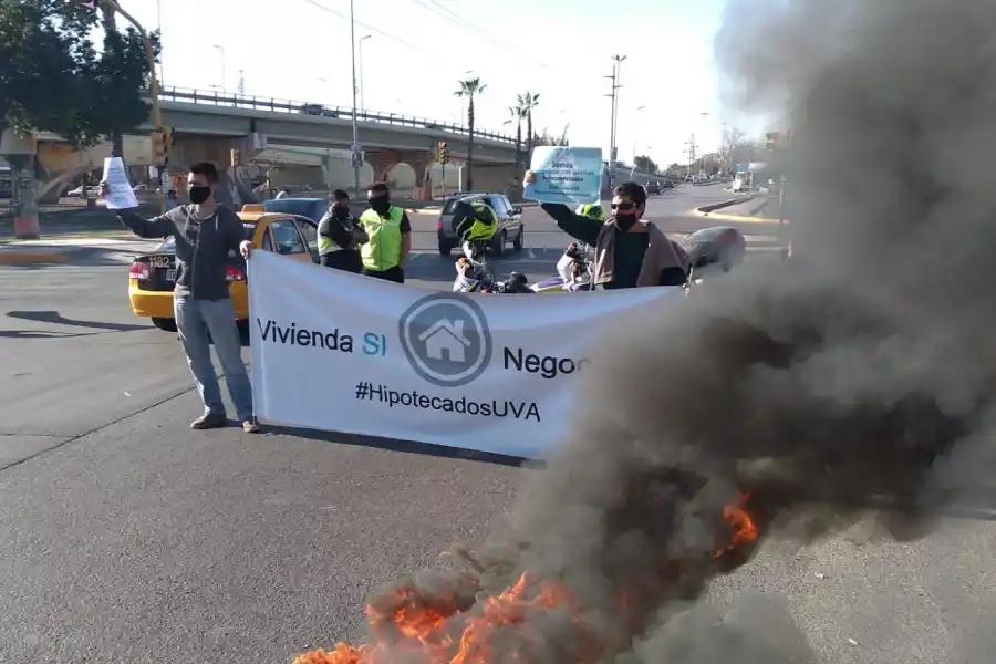 Hipotecados UVAs marcharon en Tucumán y en todo el país