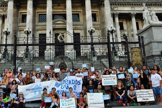 Hipotecados UVAs marcharon en Tucumán y en todo el país