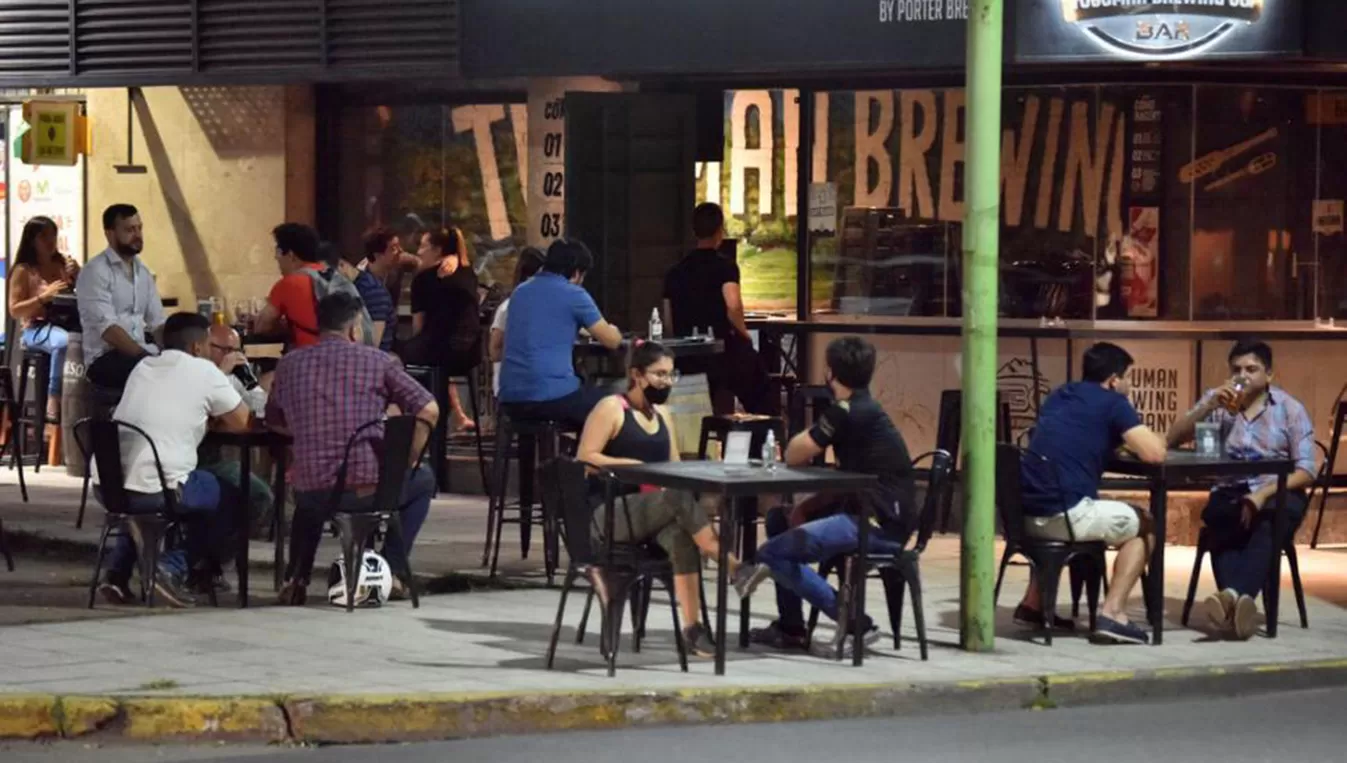BENEFICIO. La Municipalidad de San Miguel de Tucumán define mañana hasta qué hora extiende el horario de apertura de bares.