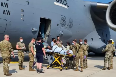 Una mujer dio a luz en un avión que la evacuaba desde Afganistán