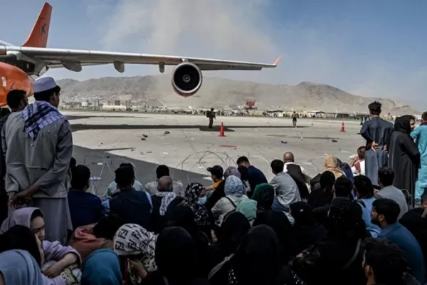 EEUU ordenó a las aerolíneas comerciales asistir en la evacuación de Afganistán