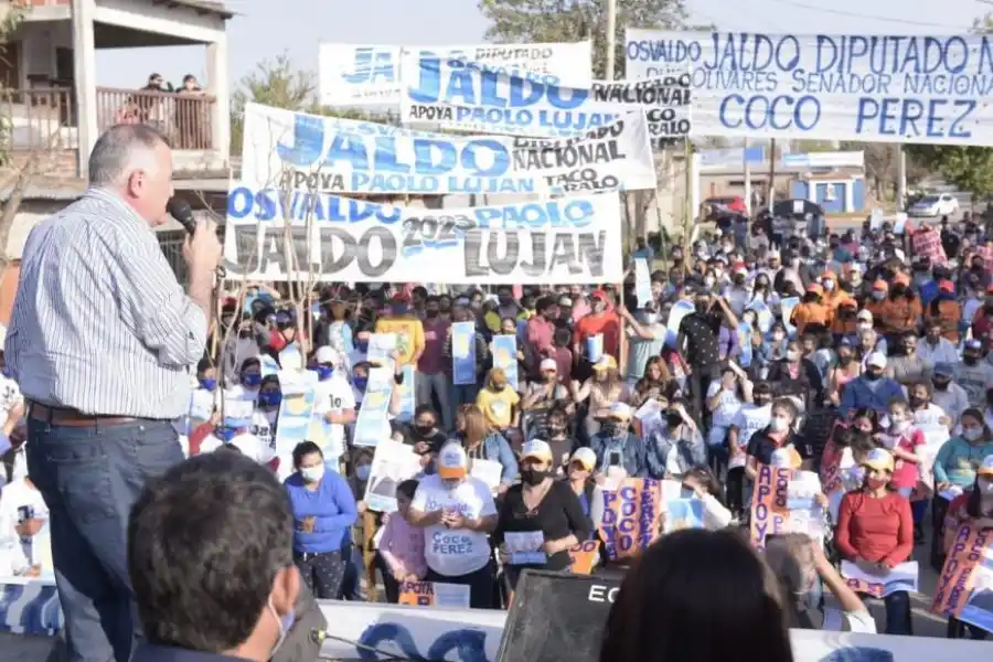 EN GRANEROS. “Vamos a ganar esta elección compañeros”, arengó el vicegobernador ante vecinos de la zona. 