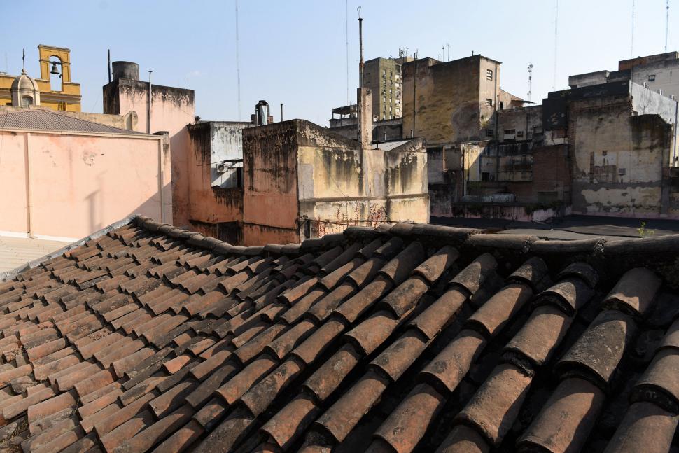 DEL SIGLO XVIII. Este techo de tejas es una de las edificaciones más viejas de la capital.