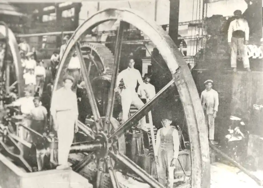 LA MANO DE OBRA. Los obreros aportan al crecimiento.