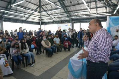 Manzur arremetió contra Roberto Sánchez