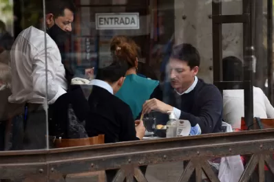 San Miguel de Tucumán: qué dice el decreto que amplía el horario para bares y salones de fiesta