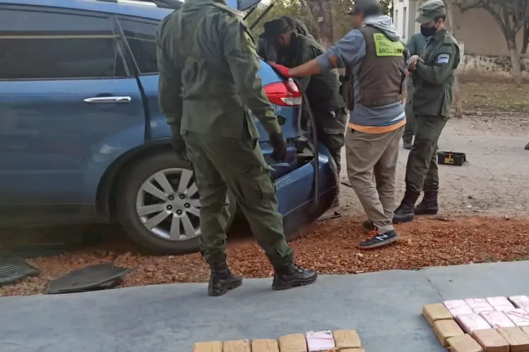Gendarmería allanó siete inmuebles en Tucumán y Salta en un operativo contra el narcotráfico
