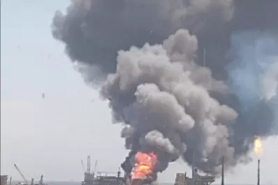Incendio en una plataforma: fuego en el Golfo de México
