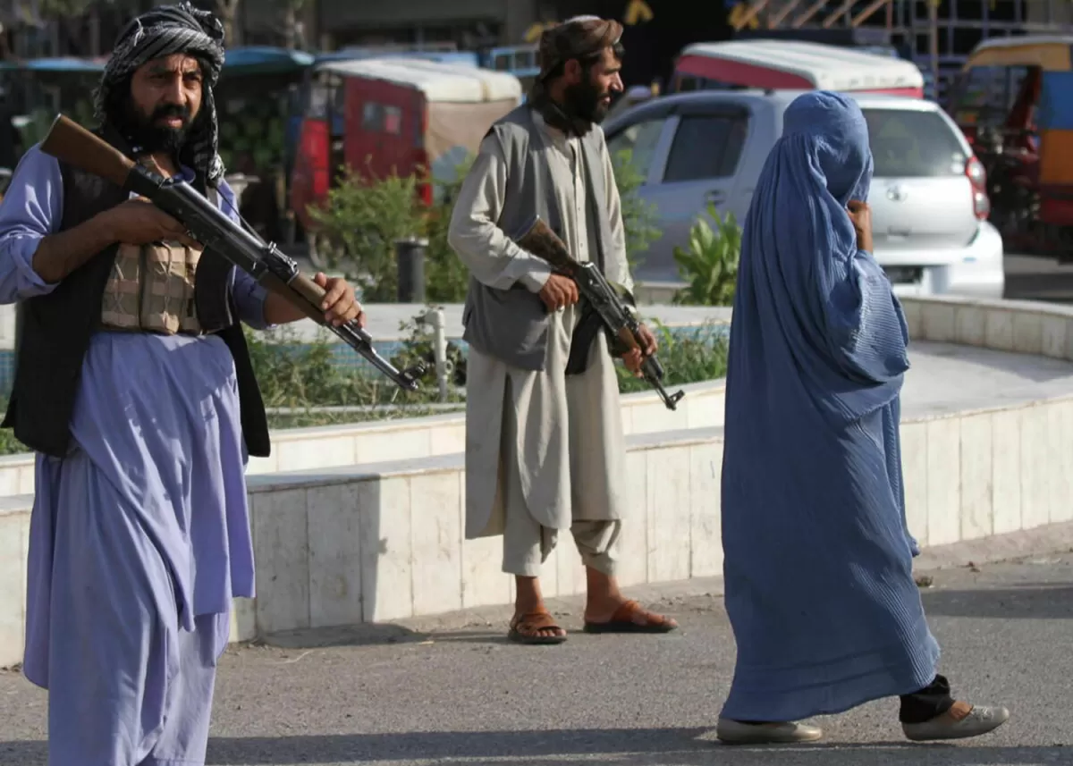 Afganistán: hostigan a mujeres y al personal de la ONU