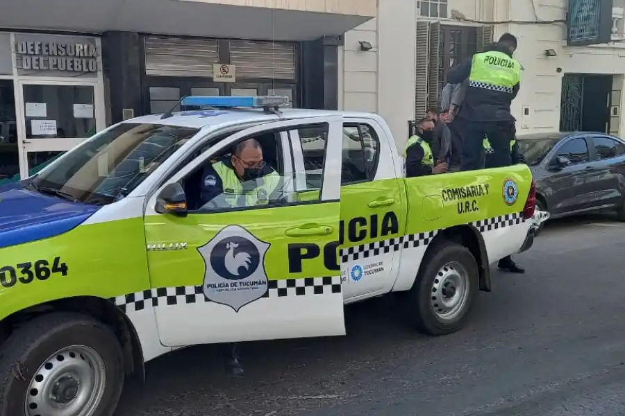 Llegó desde España, en la terminal se negó a hacer un hisopado y luego lo aprehendieron
