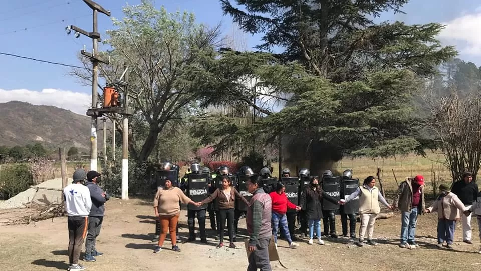 Desalojo2. FOTO FACEBOOK: Los Chuschagasta Justicia Para Javier Chocobar