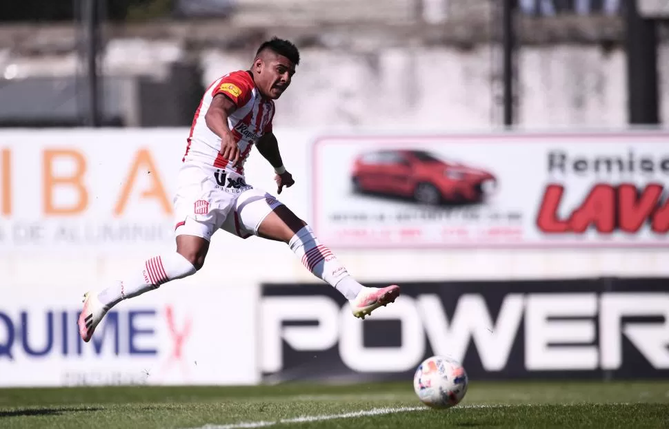 DETERMINANTE. Cuevas ingresó en el inicio del segundo tiempo contra Chacarita y en sólo 41 minutos, marcó los dos goles que le dieron la victoria a San Martín. Luego, se fue expulsado por doble amonestación.  