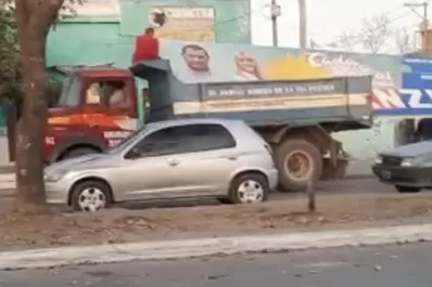 Simoca: presunto uso de vehículos oficiales para la campaña por Manzur