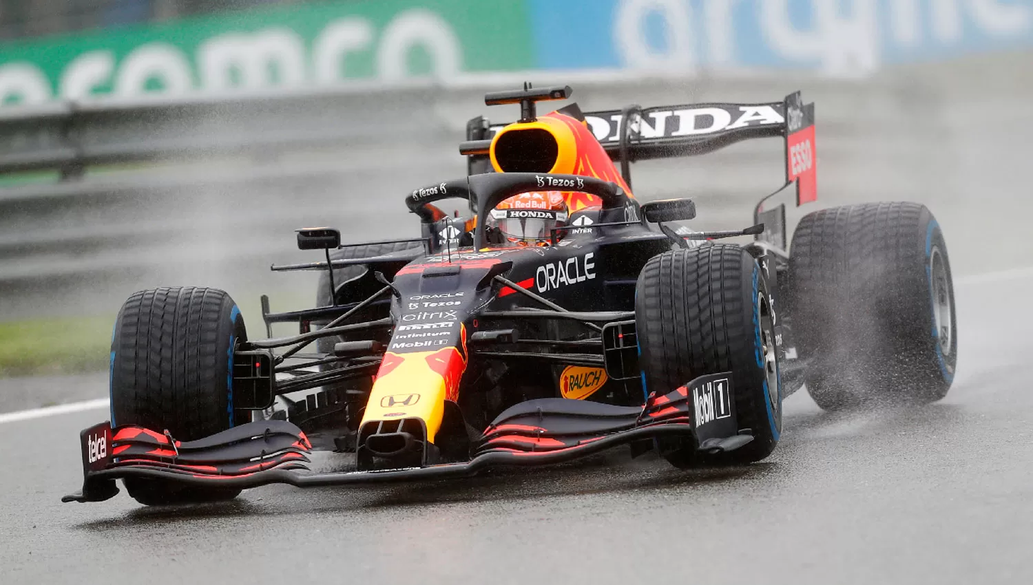 SIN VUELTAS. Verstappen mantuvo el primer puesto ya que el sábado había conseguido la pole.