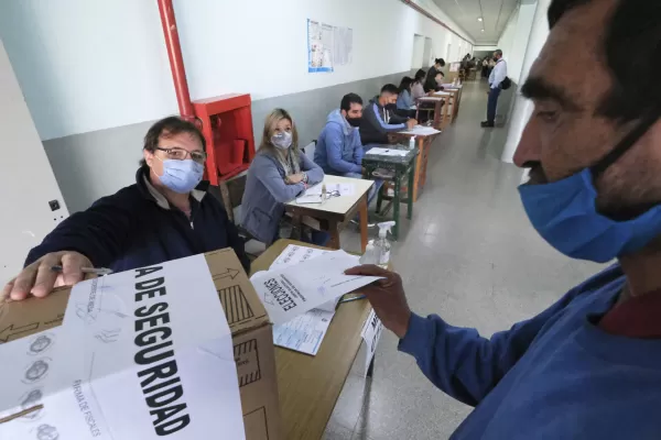 Los correntinos van a las urnas en unos comicios enrarecidos por el ataque a Arias