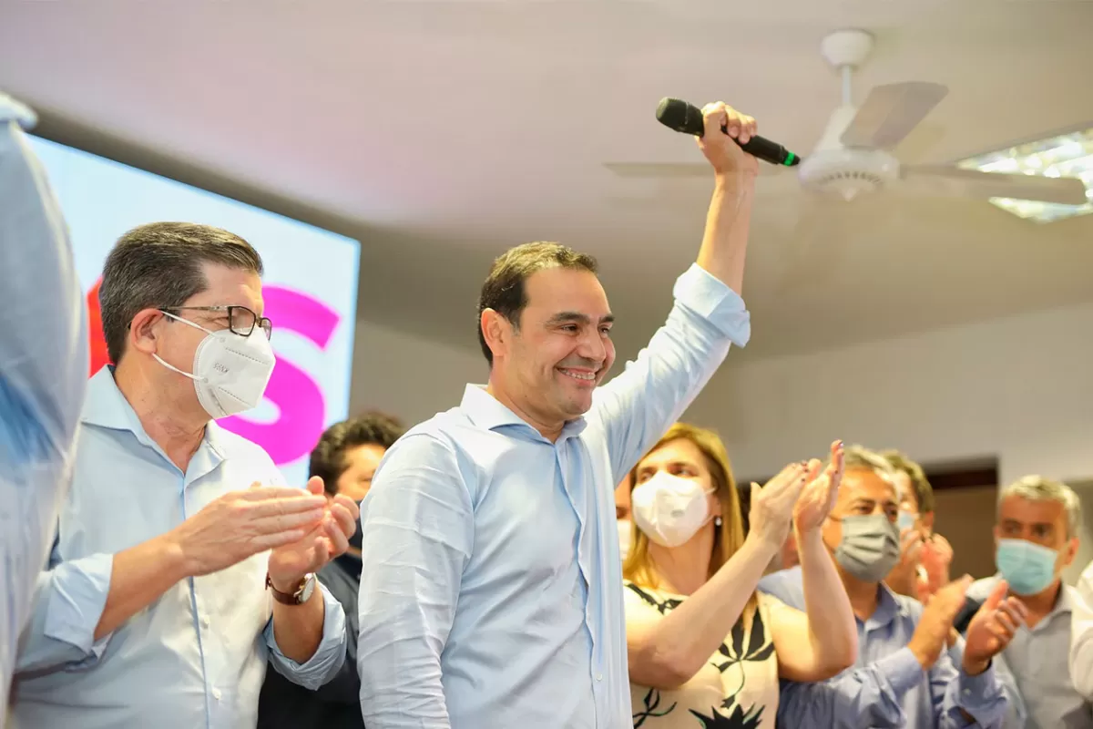 El radical Gustavo Valdés arrasó en Corrientes y fue reelecto