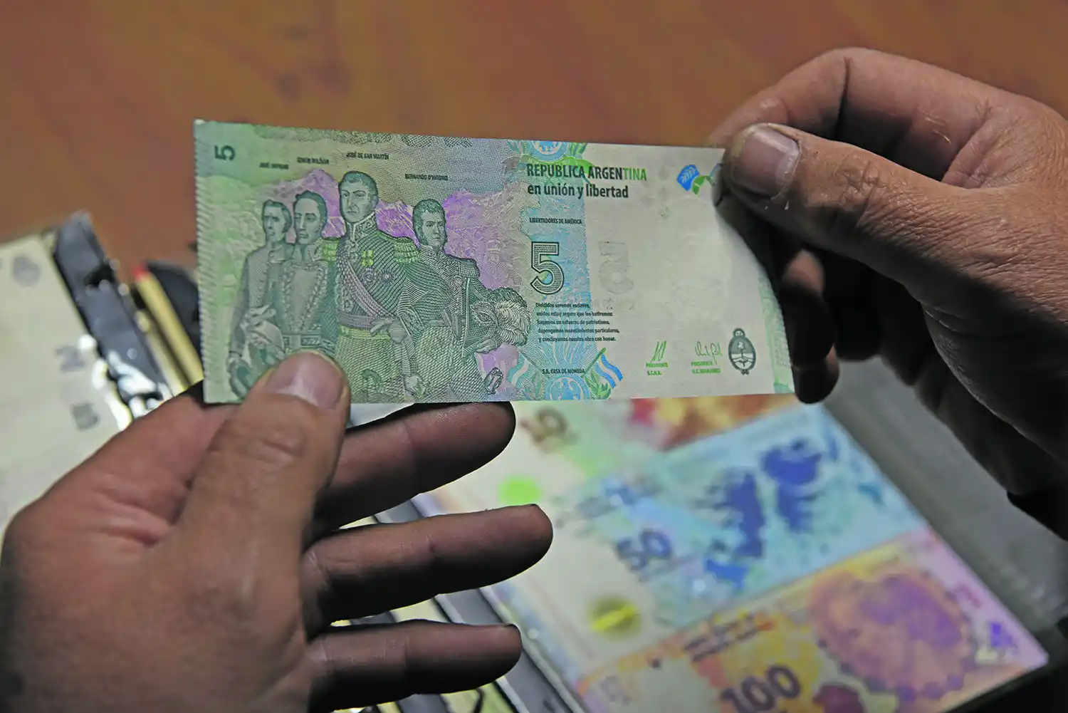 LIBERTADORES. San Martín, Martí, Artigas y O’Higgings en un billete de 1983, en alta definición y gran detalle.