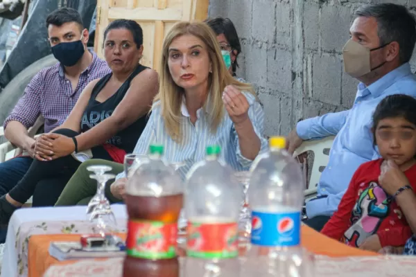 Elías de Pérez: gente no tiene agua a cuadras de la Casa de Gobierno y se pelean por 2023