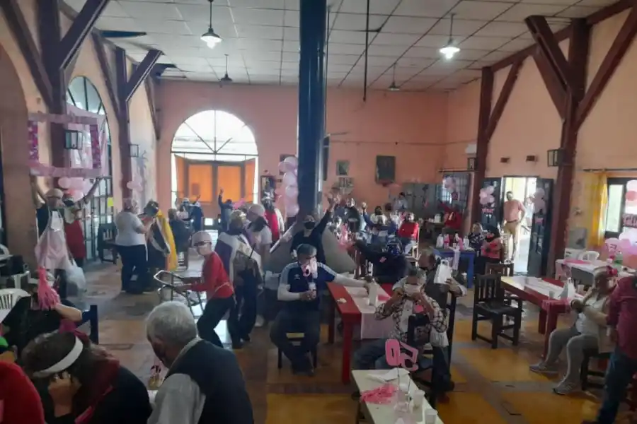 50 años de festejos para los abuelos