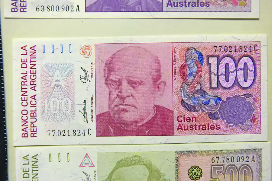 CEÑO MUY ADUSTO. Sarmiento en un billete de 100 australes de 1985.