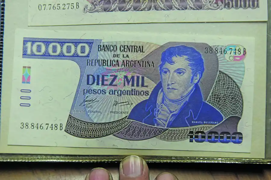EL PRÓCER VINCULADO A TUCUMÁN. Un billete de 10.000 pesos argentinos de 1977 con la figura de Manuel Belgrano.