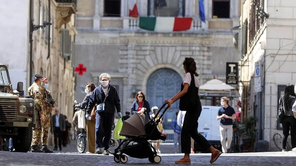 Italia: reinstalan el uso del barbijo obligatorio al aire libre en Sicilia